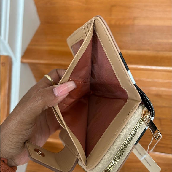 Elegant Brown and Black Women's Card Holder - Picture 4 of 6